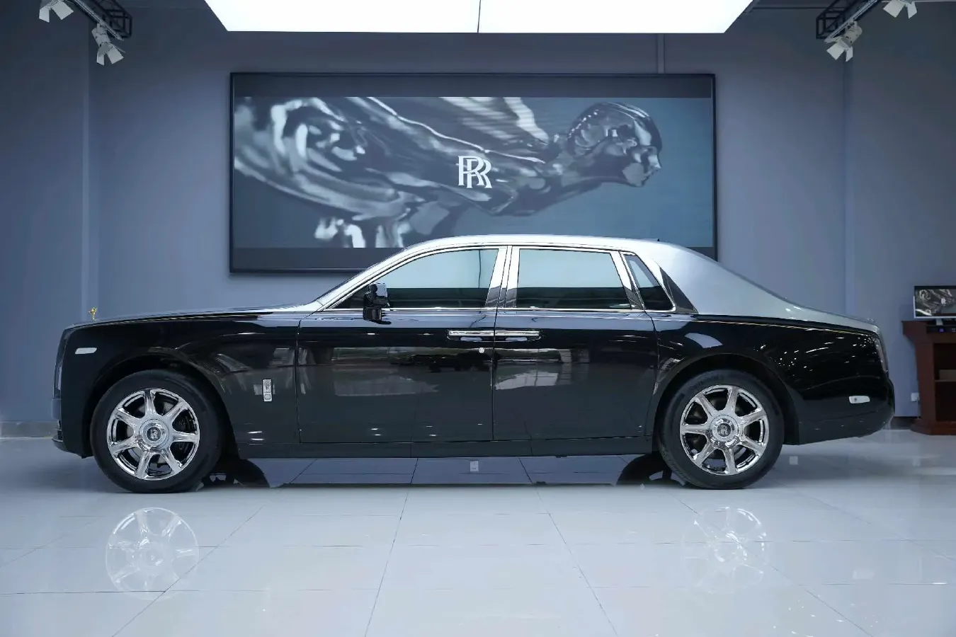 2018 Rolls-Royce Phantom 6.7T 571HP V12 8AT,autocango,china used car exporter,china ev exporter,chinese used car exporter,chinese used ev exporter