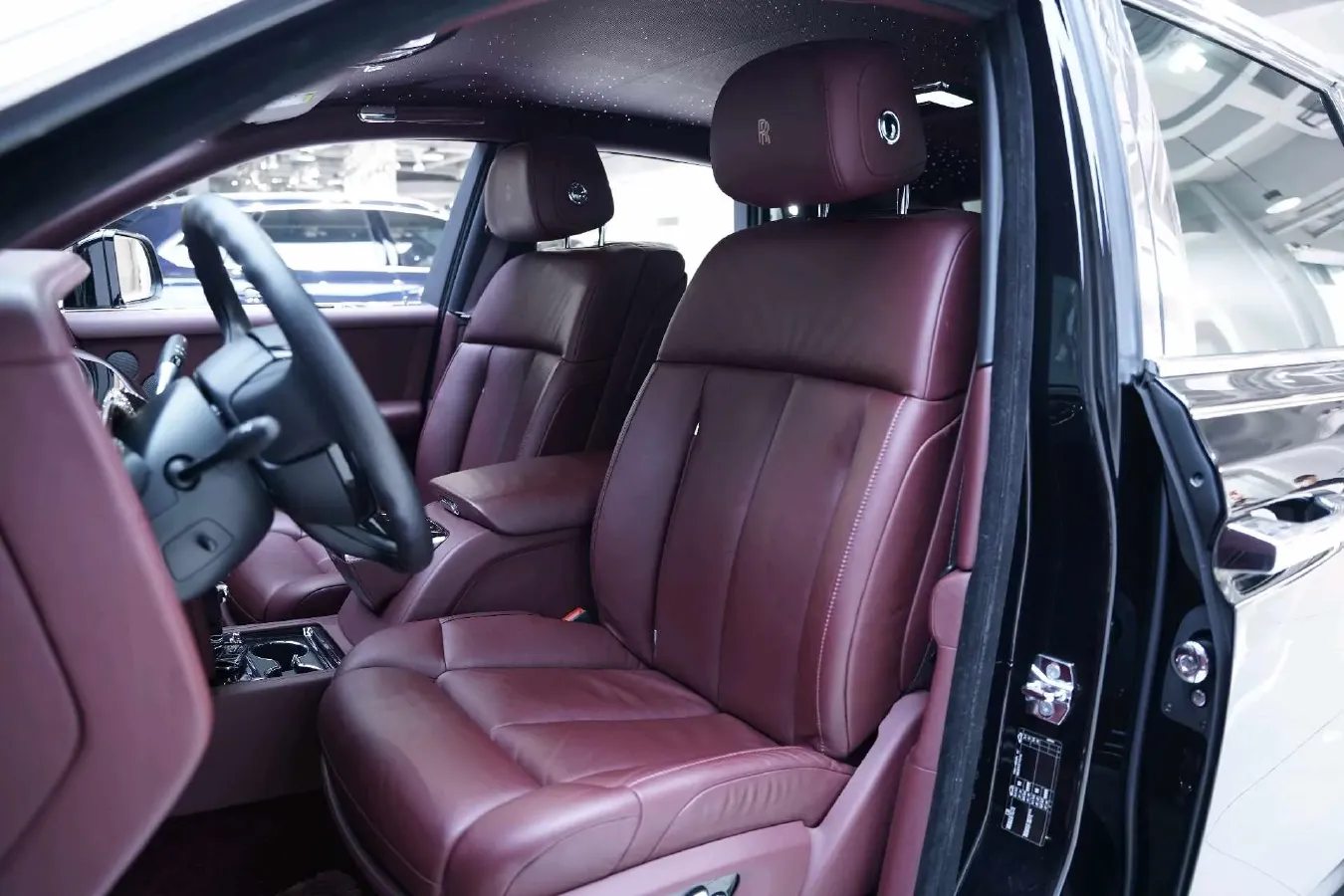 2018 Rolls-Royce Phantom 6.7T 571HP V12 8AT,autocango,china used car exporter,china ev exporter,chinese used car exporter,chinese used ev exporter