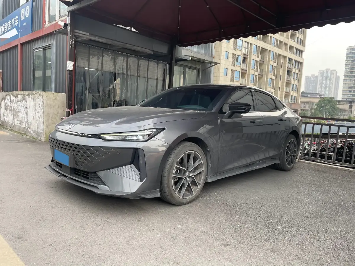 2024 ChangAn UNI-V iDD 1.5L 110HP L4 E-CVT PHEV 18.99KWH