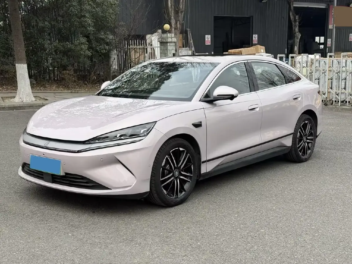 2025 BYD QinL BEV