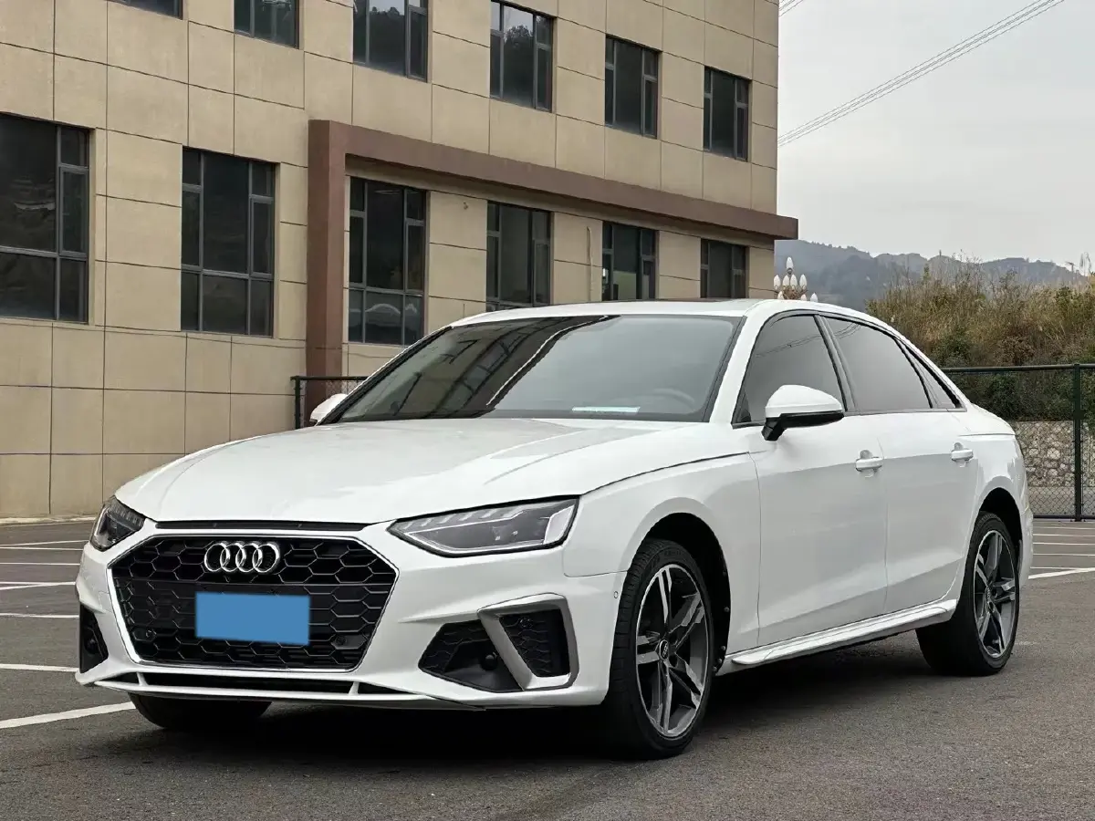 2022 Audi A4L 2.0T 190HP L4 7DCT