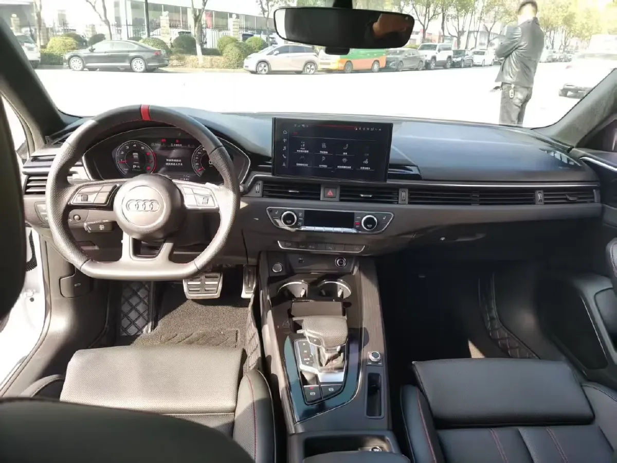 2025 Audi A4L 2.0T 190HP L4 7DCT,autocango,china used car exporter,china ev exporter,chinese used car exporter,chinese used ev exporter