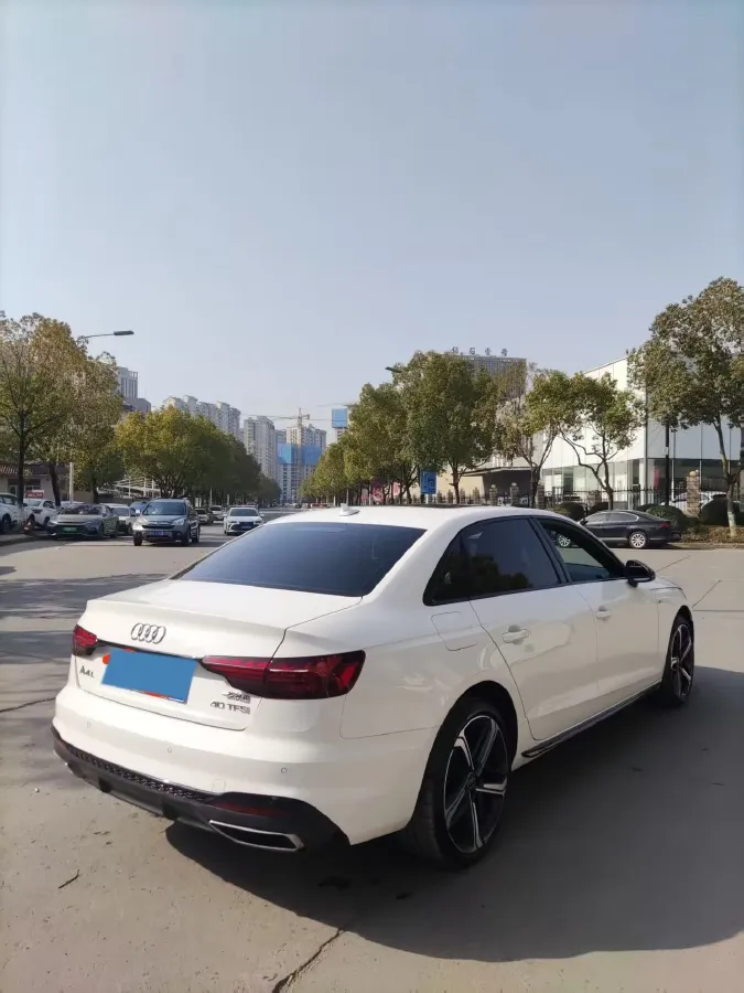 2025 Audi A4L 2.0T 190HP L4 7DCT,autocango,china used car exporter,china ev exporter,chinese used car exporter,chinese used ev exporter