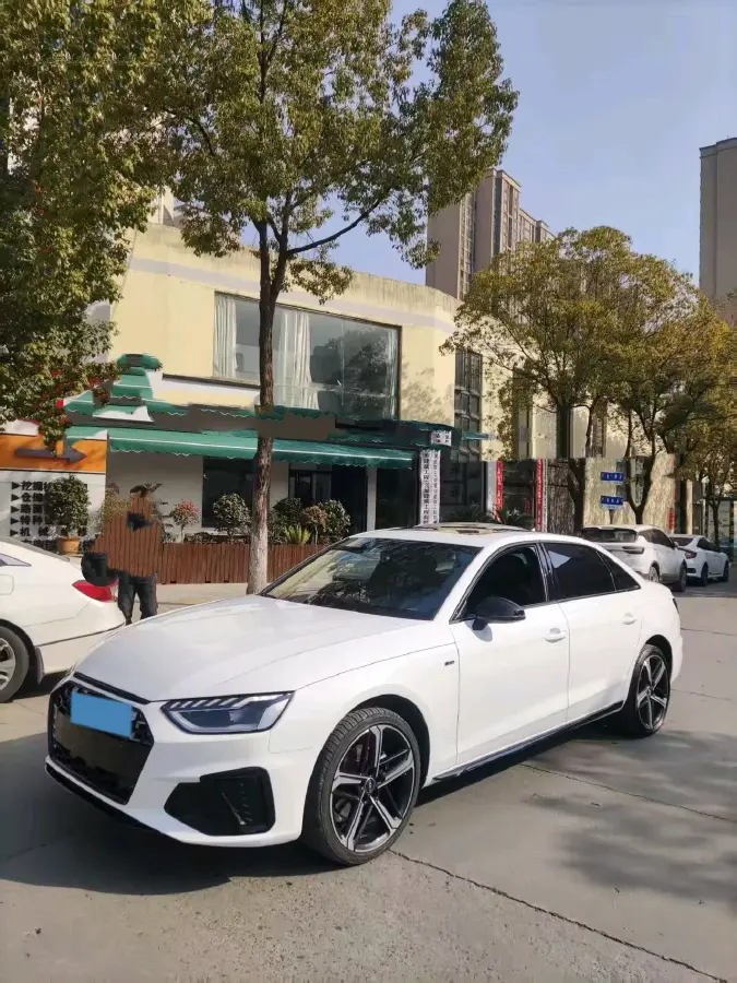 2025 Audi A4L 2.0T 190HP L4 7DCT