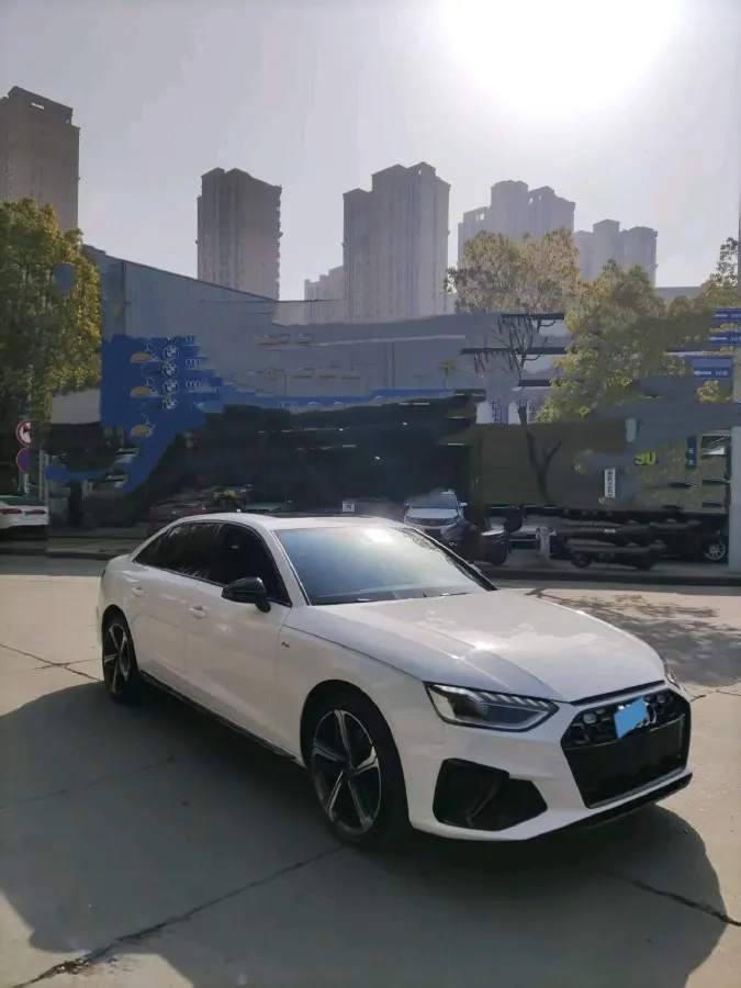 2025 Audi A4L 2.0T 190HP L4 7DCT,autocango,china used car exporter,china ev exporter,chinese used car exporter,chinese used ev exporter