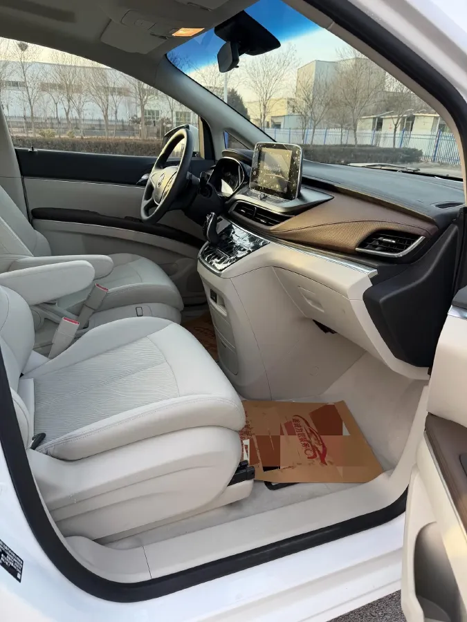 2021 Buick GL8 2.0T 237HP L4 9AT,autocango,china used car exporter,china ev exporter,chinese used car exporter,chinese used ev exporter