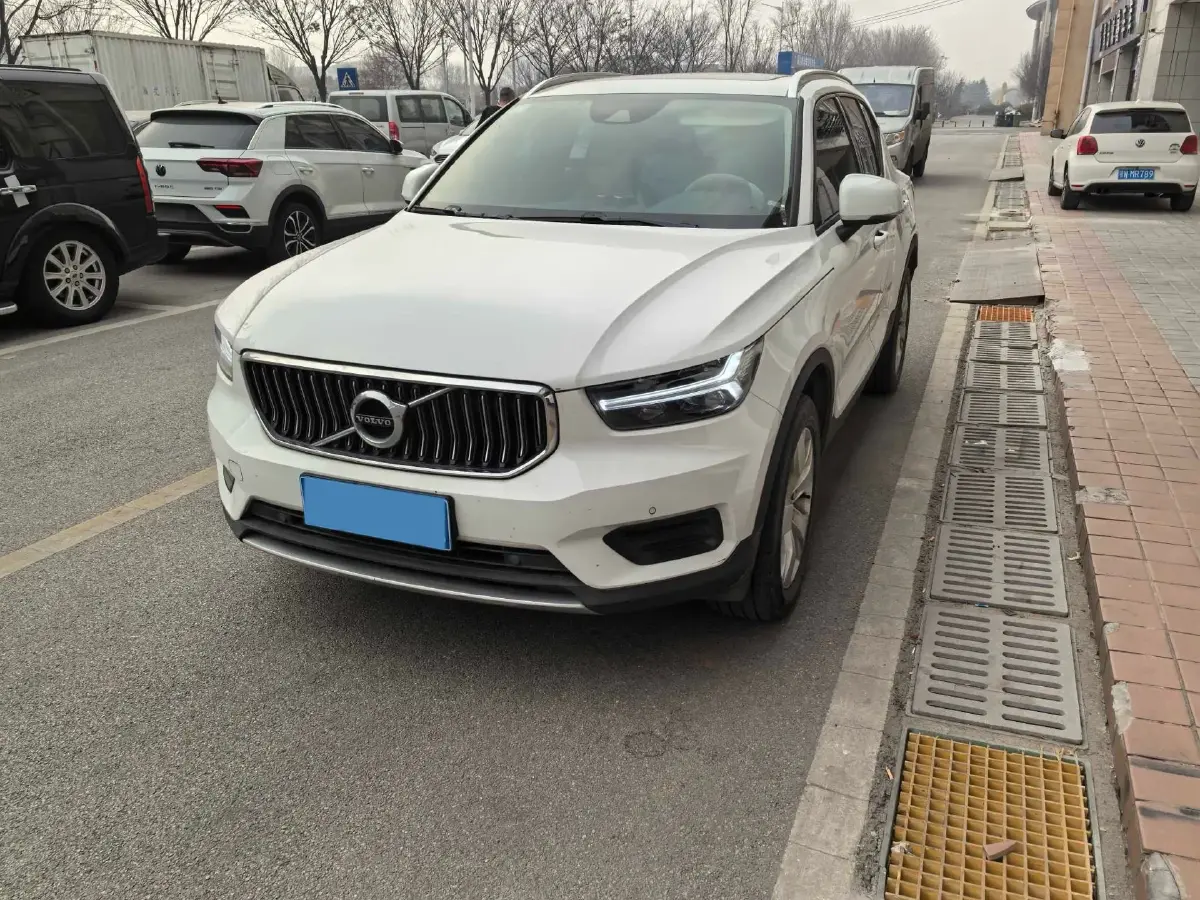 2021 Volvo XC40 2.0T 190HP L4 8AT
