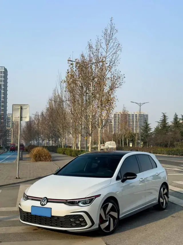 2023 Volkswagen GolfGTI 2.0T 220HP L4 7DCT