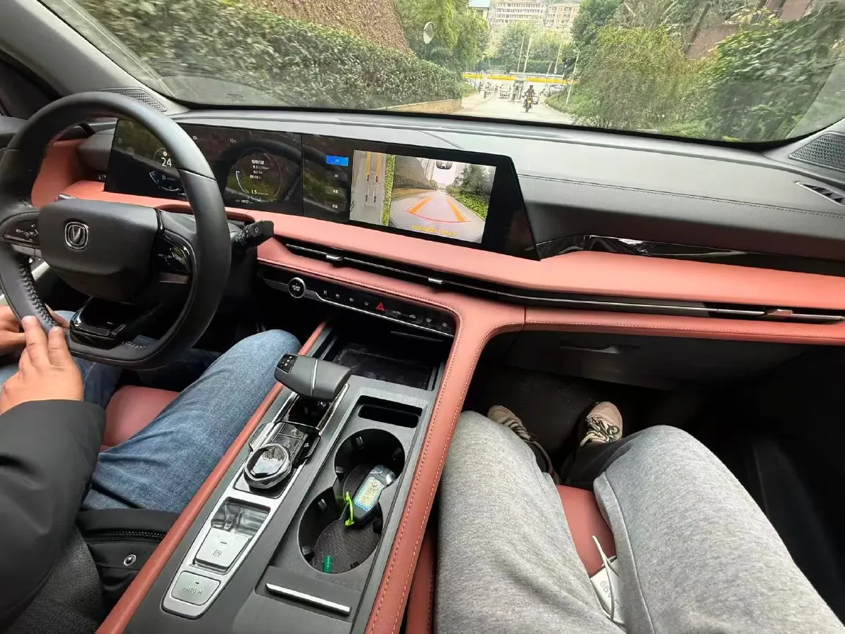 2022 ChangAn CS75 Plus 1.5T 188HP L4 8AT,autocango,china used car exporter,china ev exporter,chinese used car exporter,chinese used ev exporter