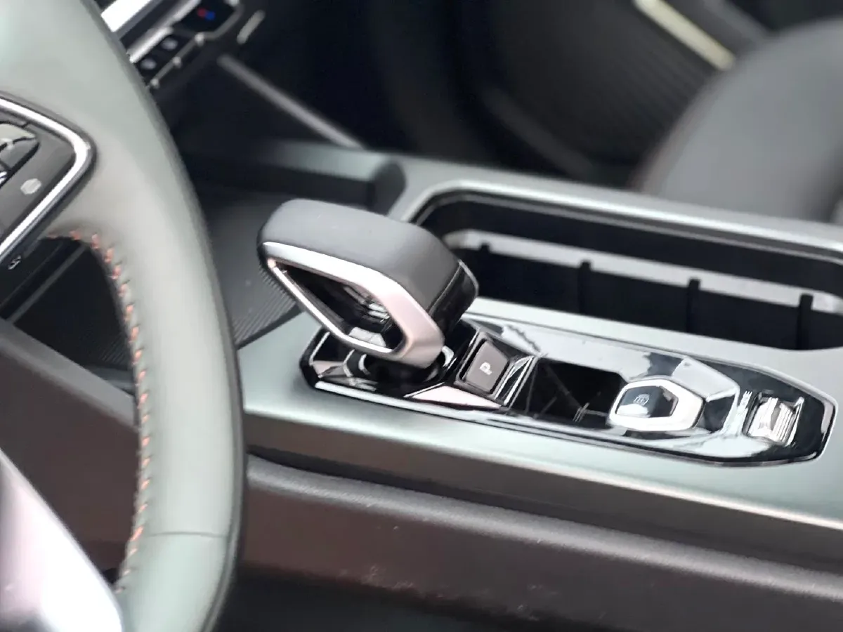 2023 Geely Okavango L 2.0T 218HP L4 7DCT,autocango,china used car exporter,china ev exporter,chinese used car exporter,chinese used ev exporter