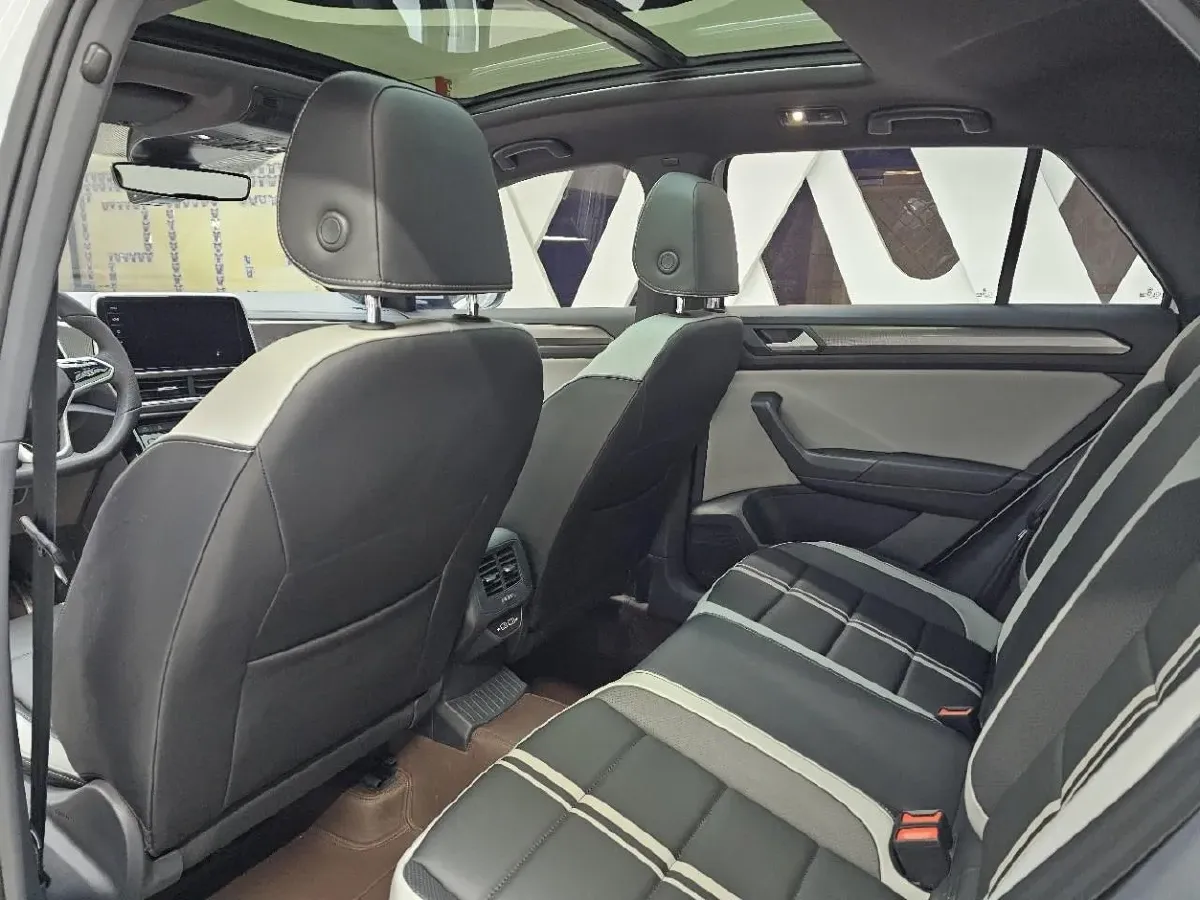 2023 Volkswagen T-Roc 1.5T 160HP L4 7DCT,autocango,china used car exporter,china ev exporter,chinese used car exporter,chinese used ev exporter