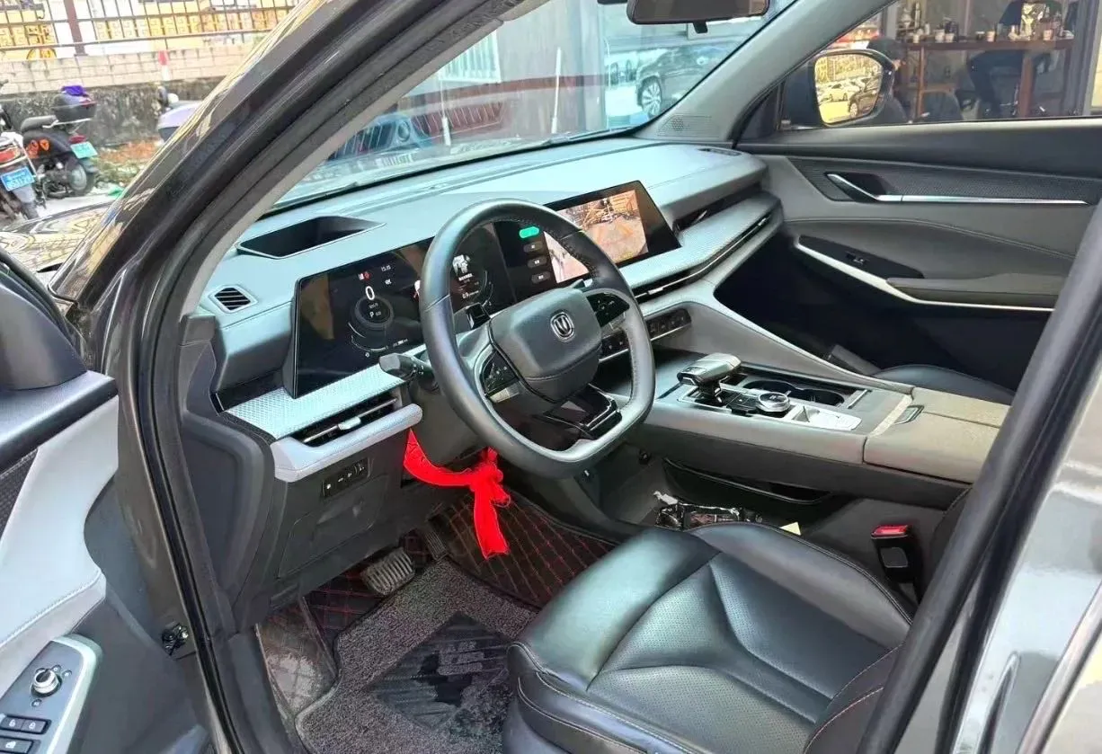 2022 ChangAn CS75 Plus 1.5T 188HP L4 8AT,autocango,china used car exporter,china ev exporter,chinese used car exporter,chinese used ev exporter