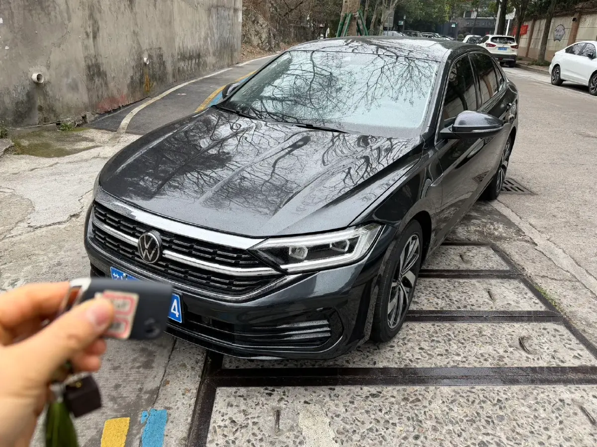 2023 Volkswagen Sagitar 1.5T 160HP L4 7DCT