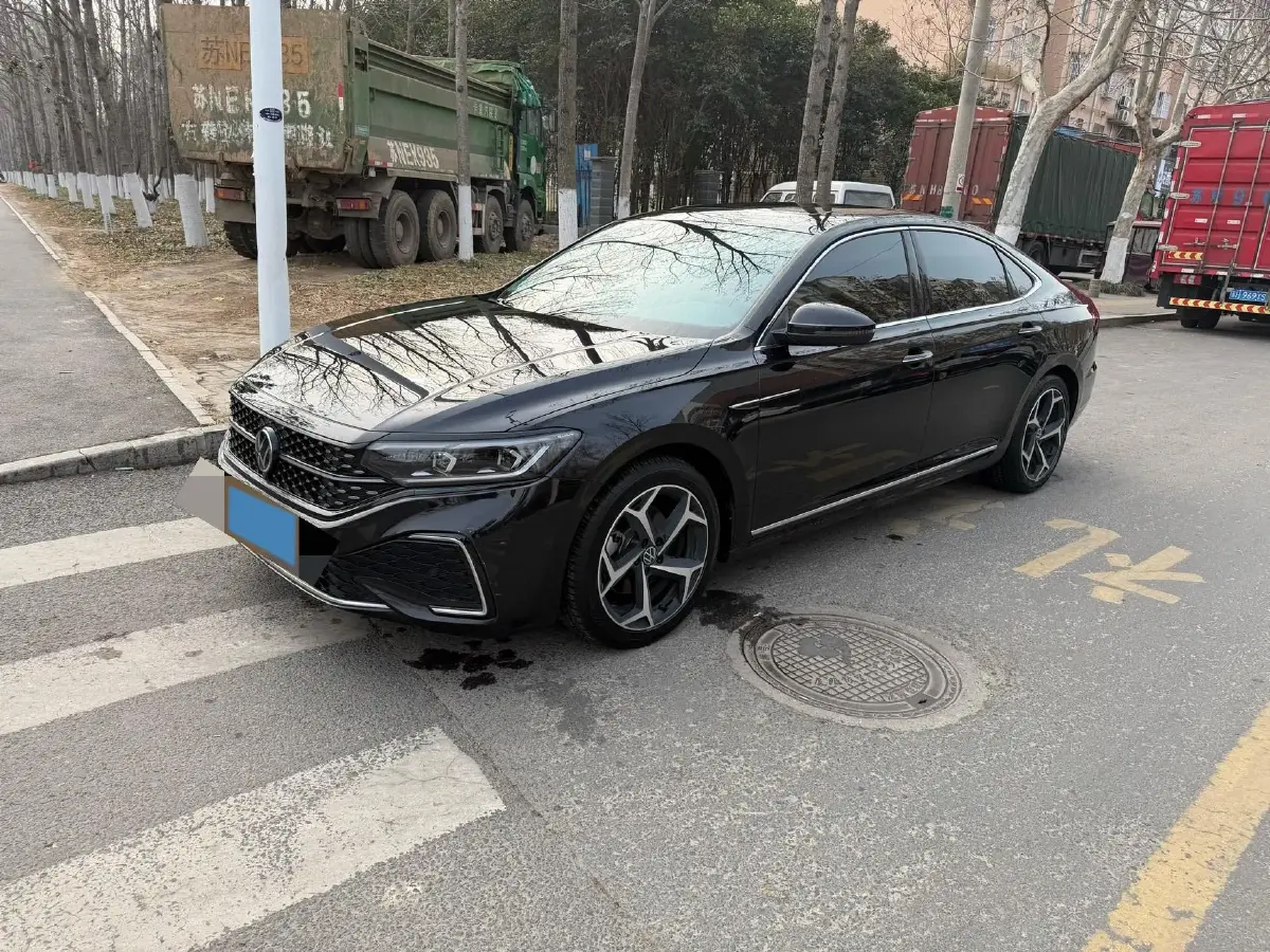 2024 Volkswagen Passat 2.0T 220HP L4 7DCT