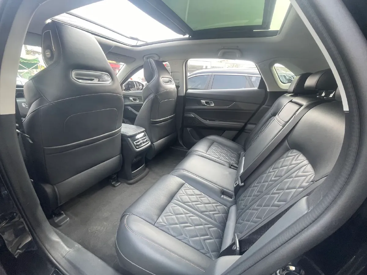 2021 ChangAn UNI-K 2.0T 233HP L4 8AT,autocango,china used car exporter,china ev exporter,chinese used car exporter,chinese used ev exporter