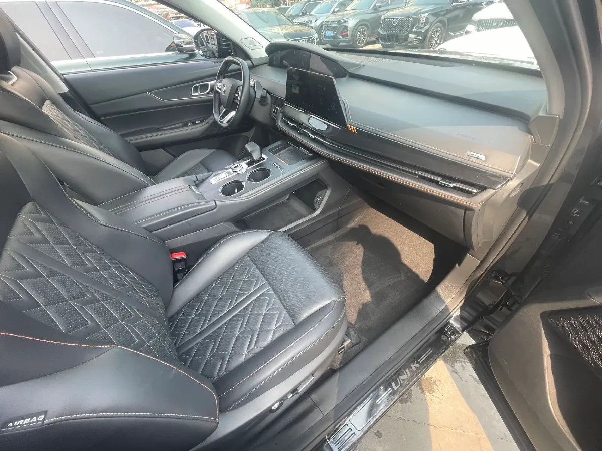 2021 ChangAn UNI-K 2.0T 233HP L4 8AT,autocango,china used car exporter,china ev exporter,chinese used car exporter,chinese used ev exporter