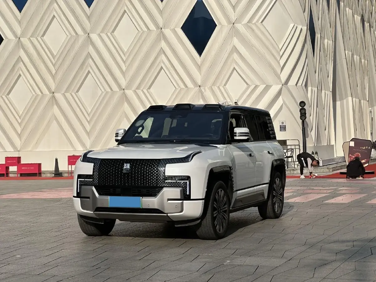 2024 YangWang U8 2.0T 272HP L4 REEV 49.05KWH