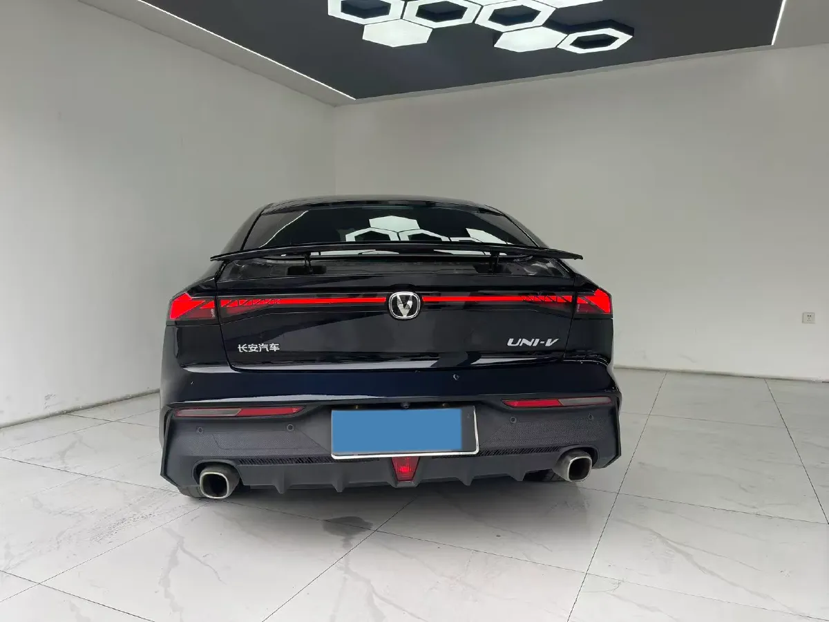 2023 ChangAn UNI-V 1.5T 188HP L4 7DCT,autocango,china used car exporter,china ev exporter,chinese used car exporter,chinese used ev exporter