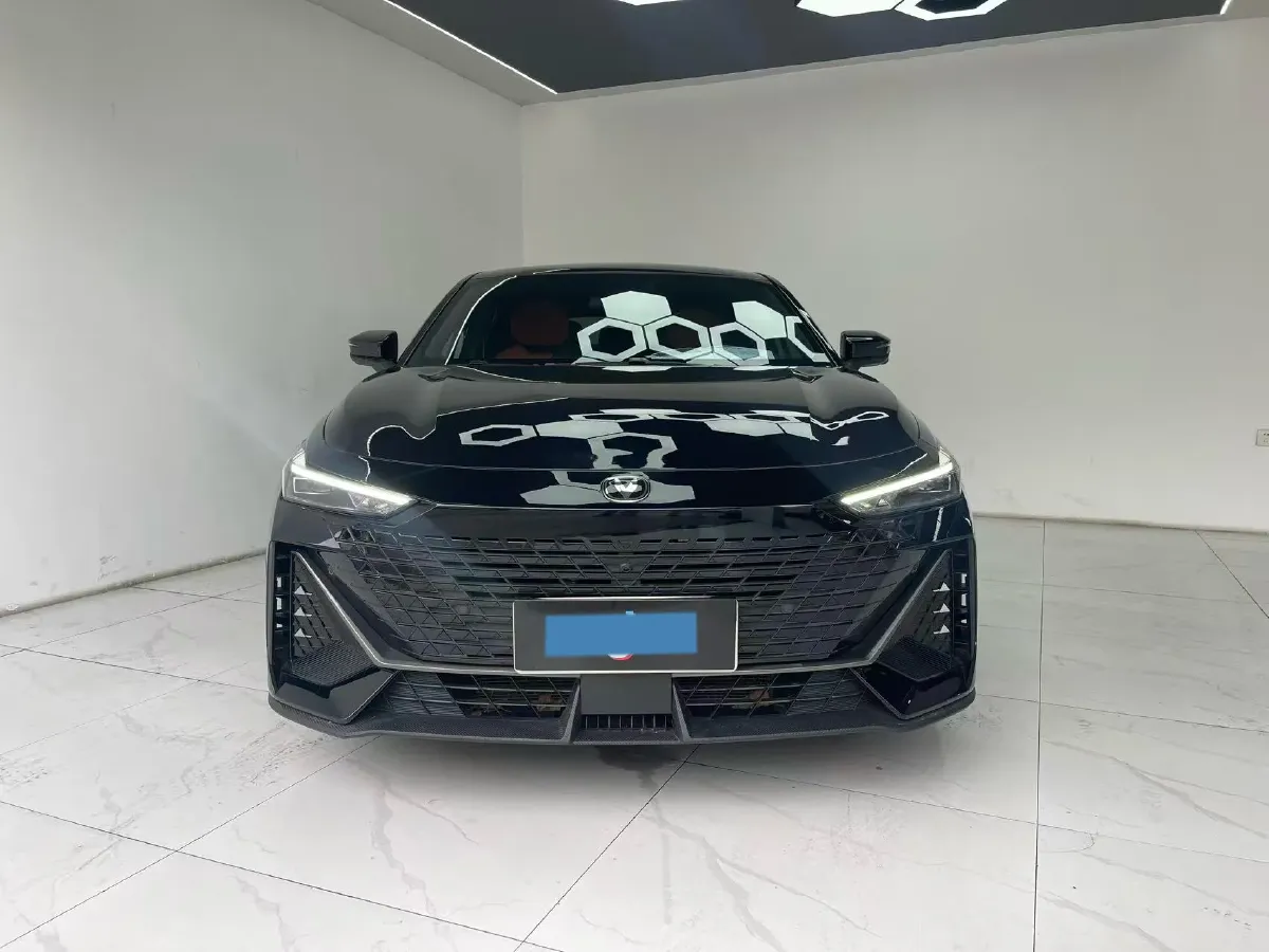 2023 ChangAn UNI-V 1.5T 188HP L4 7DCT,autocango,china used car exporter,china ev exporter,chinese used car exporter,chinese used ev exporter