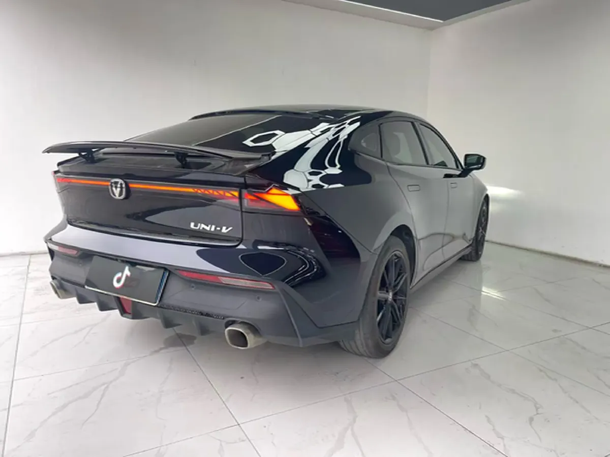 2023 ChangAn UNI-V 1.5T 188HP L4 7DCT,autocango,china used car exporter,china ev exporter,chinese used car exporter,chinese used ev exporter