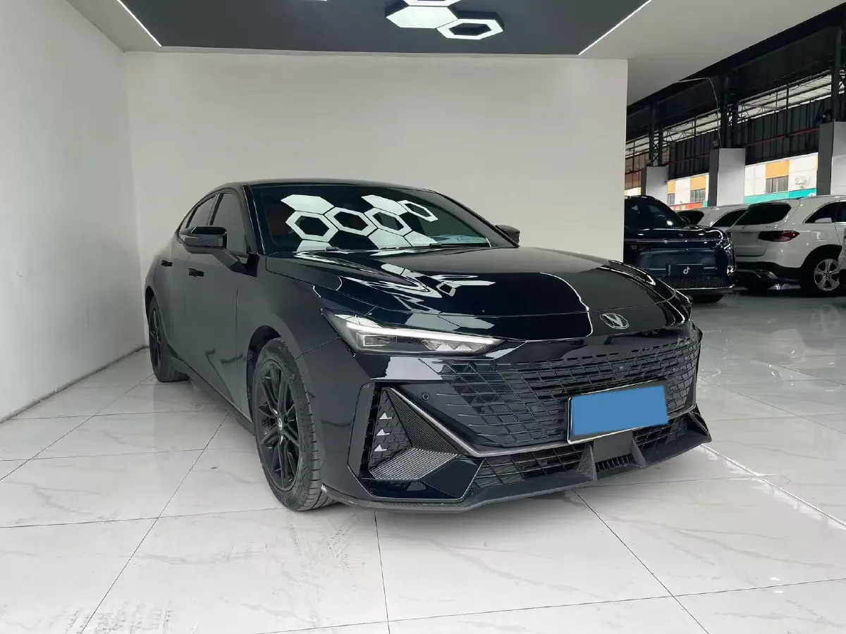 2023 ChangAn UNI-V 1.5T 188HP L4 7DCT,autocango,china used car exporter,china ev exporter,chinese used car exporter,chinese used ev exporter