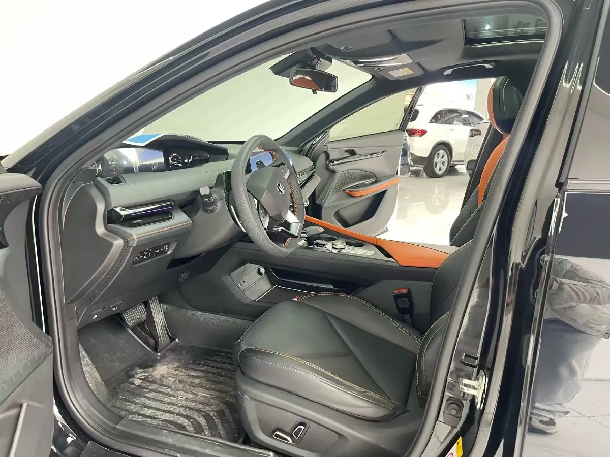 2023 ChangAn UNI-V 1.5T 188HP L4 7DCT,autocango,china used car exporter,china ev exporter,chinese used car exporter,chinese used ev exporter