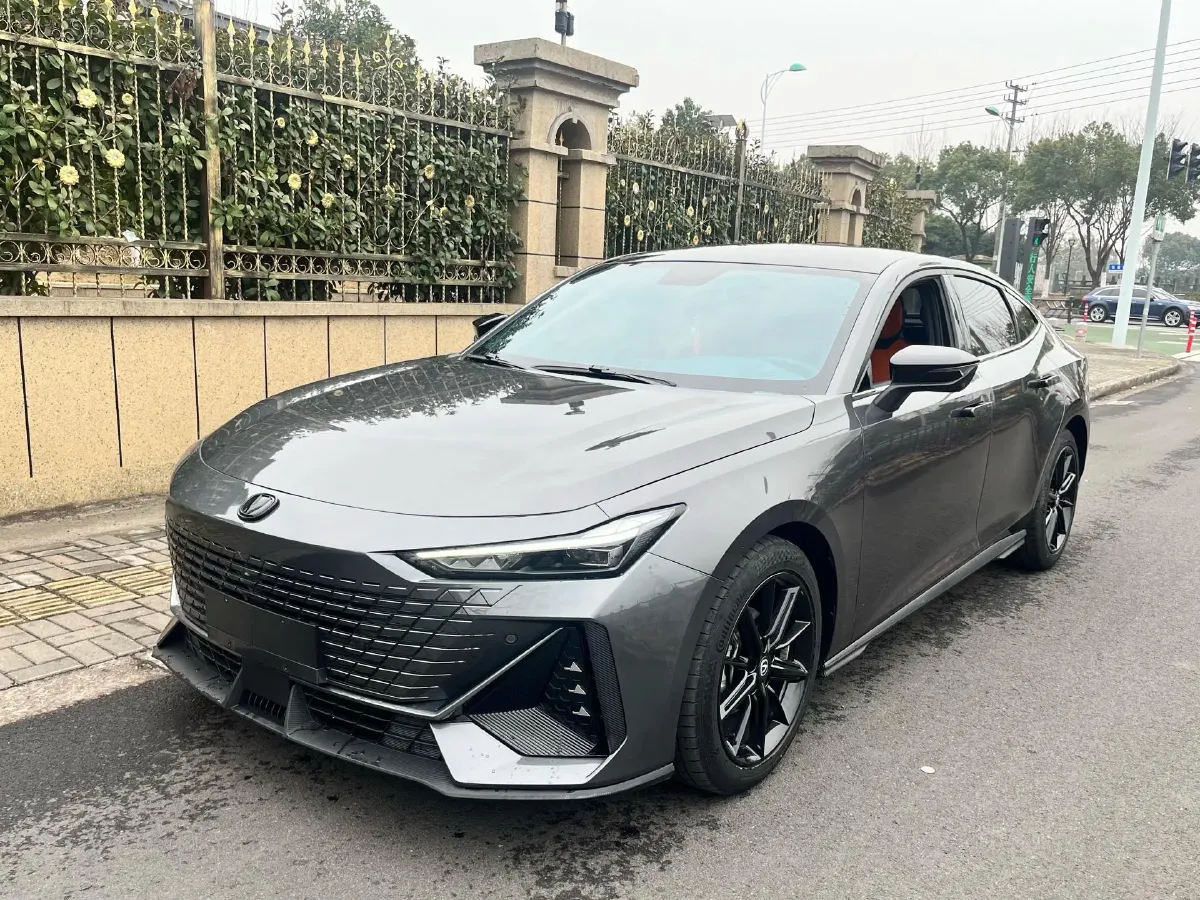 2022 ChangAn UNI-V 1.5T 188HP L4 7DCT,autocango,china used car exporter,china ev exporter,chinese used car exporter,chinese used ev exporter