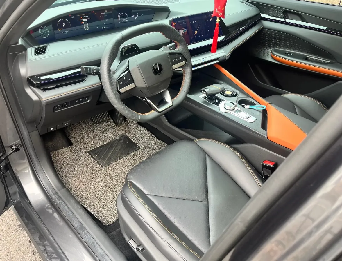 2022 ChangAn UNI-V 1.5T 188HP L4 7DCT,autocango,china used car exporter,china ev exporter,chinese used car exporter,chinese used ev exporter