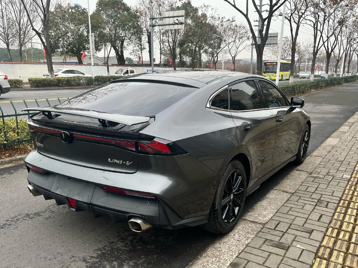 2022 ChangAn UNI-V 1.5T 188HP L4 7DCT,autocango,china used car exporter,china ev exporter,chinese used car exporter,chinese used ev exporter