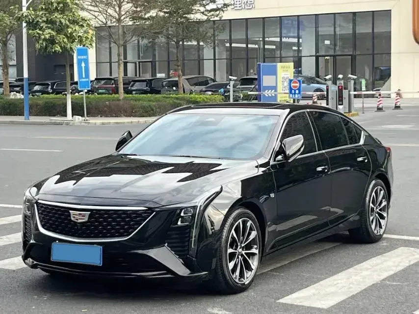 2025 Cadillac CT5 2.0T 237HP L4 10AT