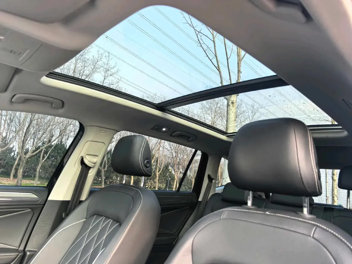 2024 Volkswagen Tiguan L 2.0T 186HP L4 7DCT,autocango,china used car exporter,china ev exporter,chinese used car exporter,chinese used ev exporter