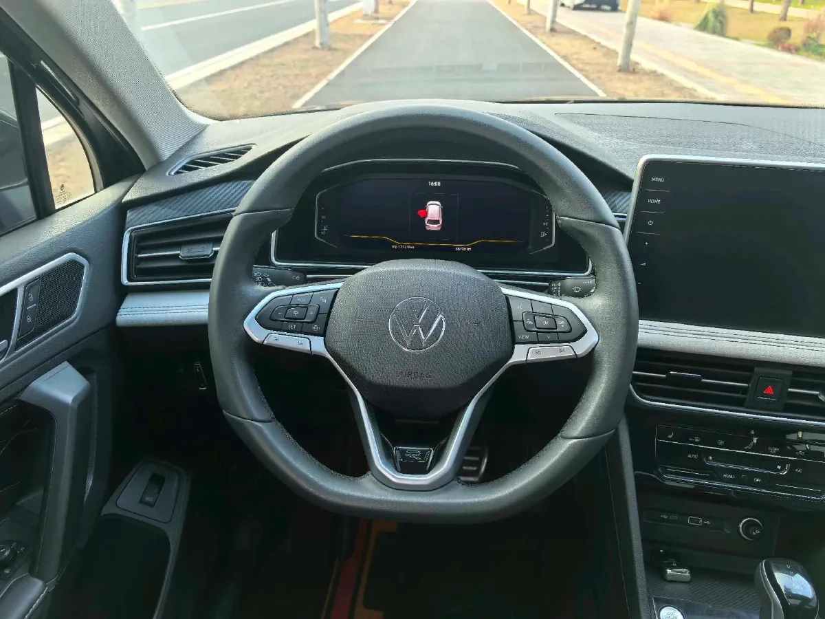 2024 Volkswagen Tiguan L 2.0T 186HP L4 7DCT,autocango,china used car exporter,china ev exporter,chinese used car exporter,chinese used ev exporter
