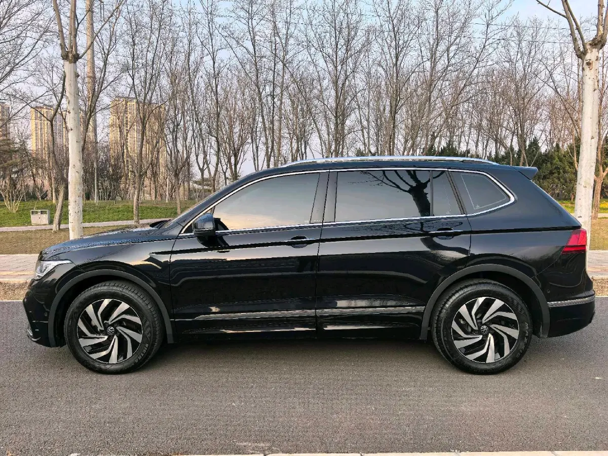2024 Volkswagen Tiguan L 2.0T 186HP L4 7DCT,autocango,china used car exporter,china ev exporter,chinese used car exporter,chinese used ev exporter
