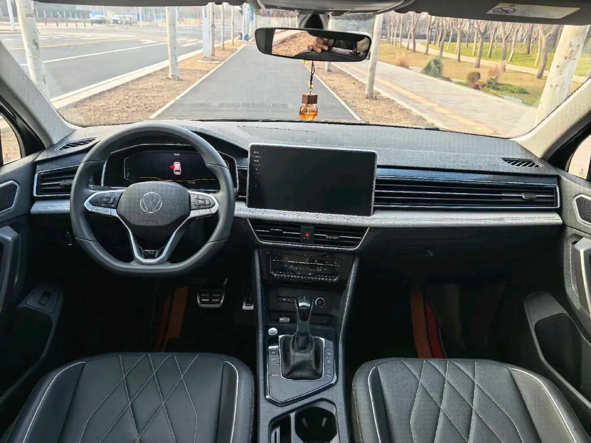 2024 Volkswagen Tiguan L 2.0T 186HP L4 7DCT,autocango,china used car exporter,china ev exporter,chinese used car exporter,chinese used ev exporter