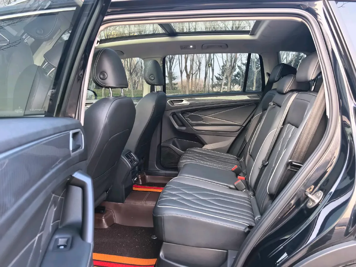 2024 Volkswagen Tiguan L 2.0T 186HP L4 7DCT,autocango,china used car exporter,china ev exporter,chinese used car exporter,chinese used ev exporter