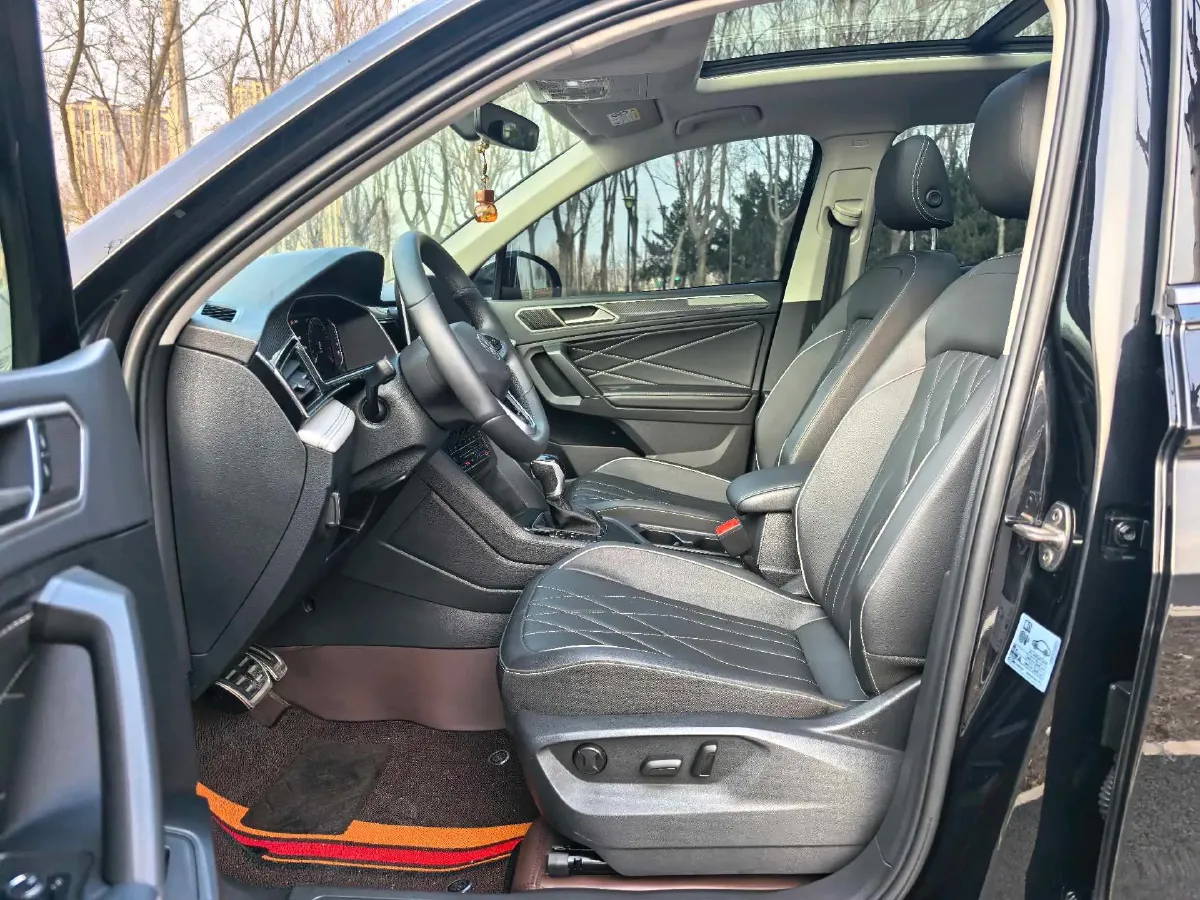 2024 Volkswagen Tiguan L 2.0T 186HP L4 7DCT,autocango,china used car exporter,china ev exporter,chinese used car exporter,chinese used ev exporter