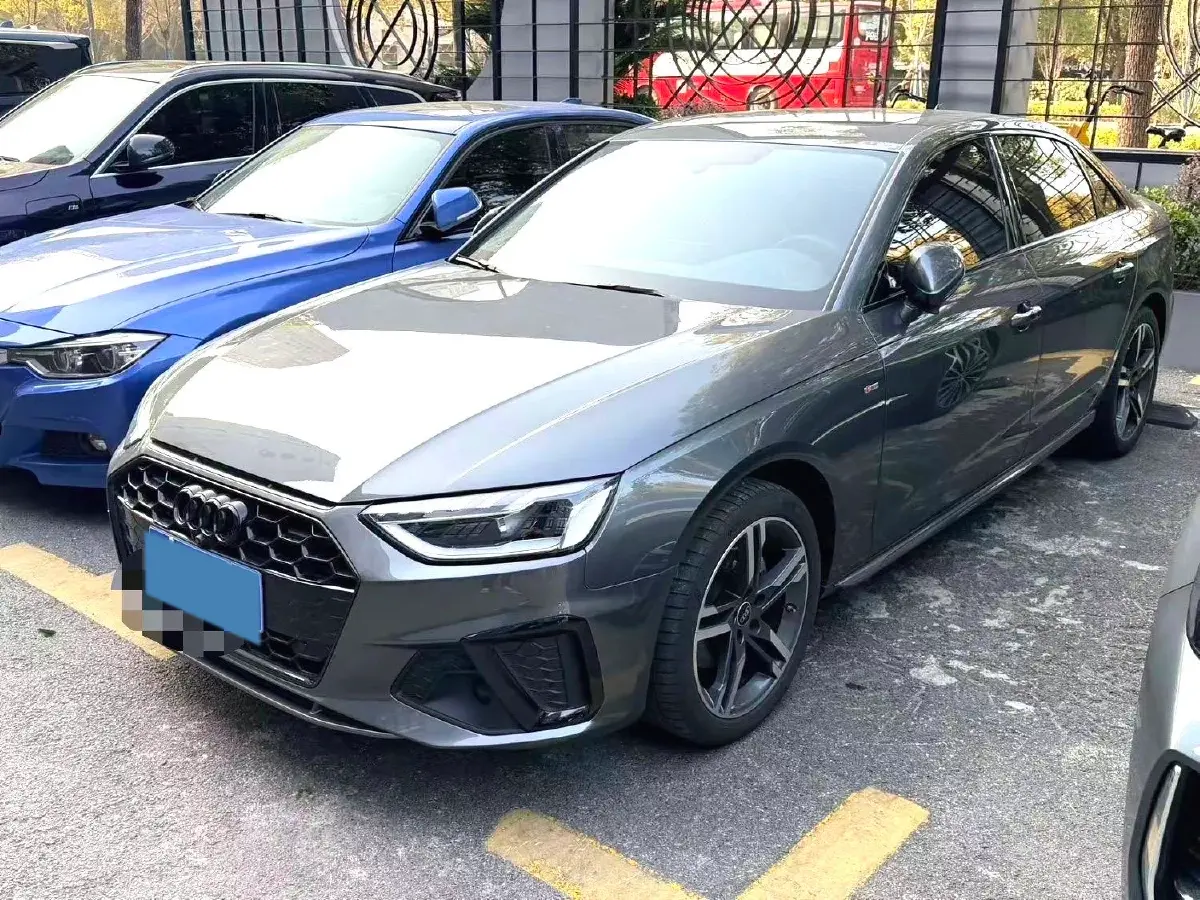 2022 Audi A4L 2.0T 190HP L4 7DCT