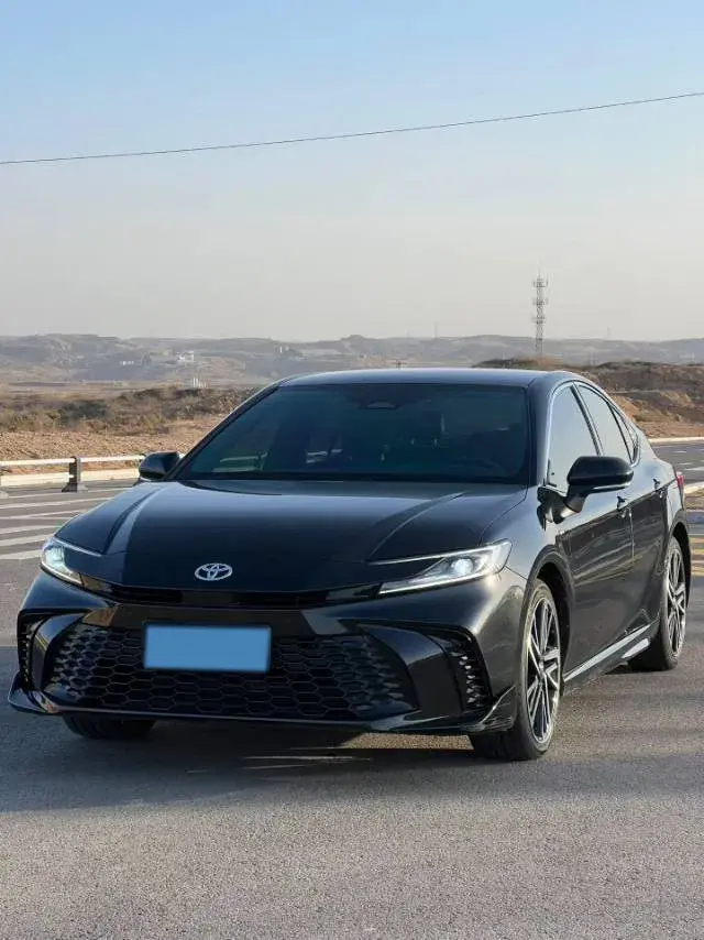 2024 Toyota Camry 2.0L 152HP L4 E-CVT Hybrid