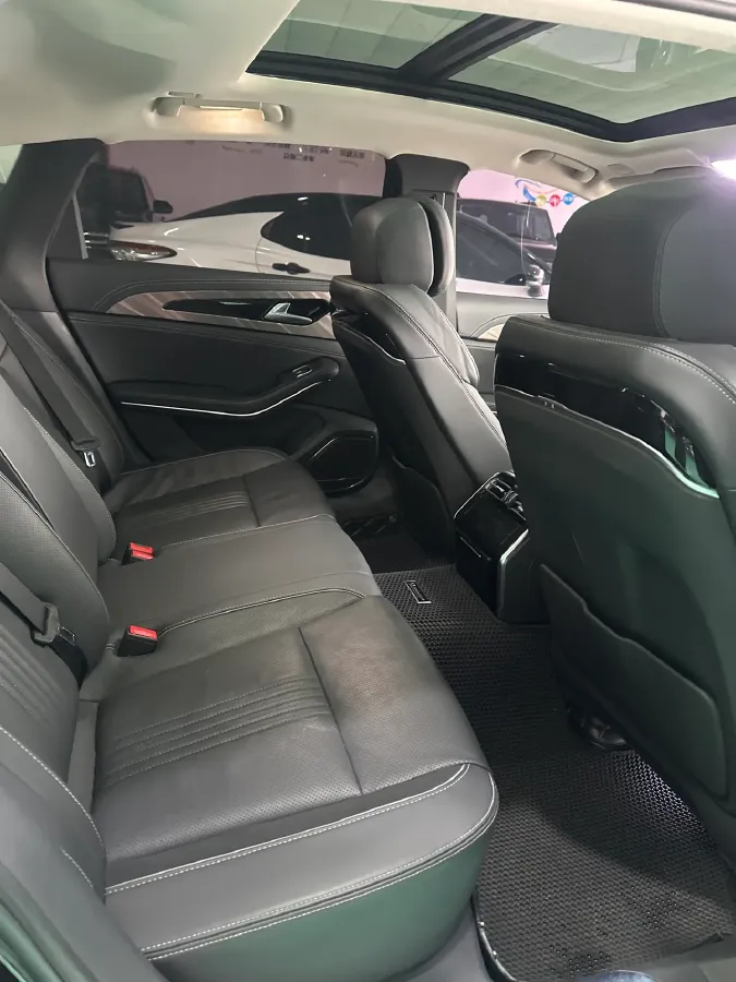 2021 HongQi H7 2.0T 204HP L4 6AT,autocango,china used car exporter,china ev exporter,chinese used car exporter,chinese used ev exporter