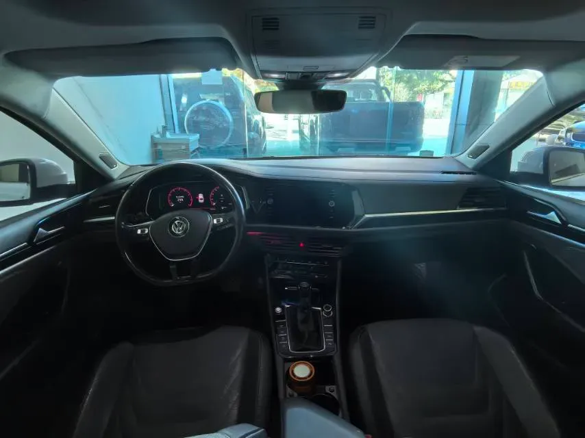 2019 Jeep Cherokee 2.0L 155HP L4 9AT,autocango,china used car exporter,china ev exporter,chinese used car exporter,chinese used ev exporter