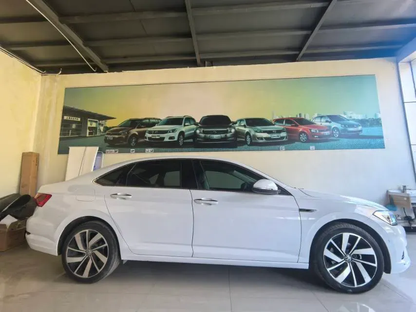 2019 Jeep Cherokee 2.0L 155HP L4 9AT,autocango,china used car exporter,china ev exporter,chinese used car exporter,chinese used ev exporter