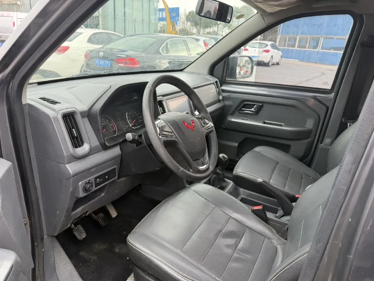 2021 WuLing ZhentTu 1.5L 99HP L4 5MT,autocango,china used car exporter,china ev exporter,chinese used car exporter,chinese used ev exporter