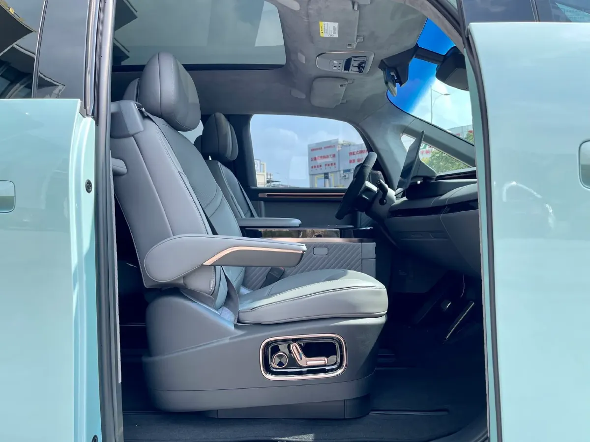 2025 Zeekr MIX BEV 102KWH,autocango,china used car exporter,china ev exporter,chinese used car exporter,chinese used ev exporter