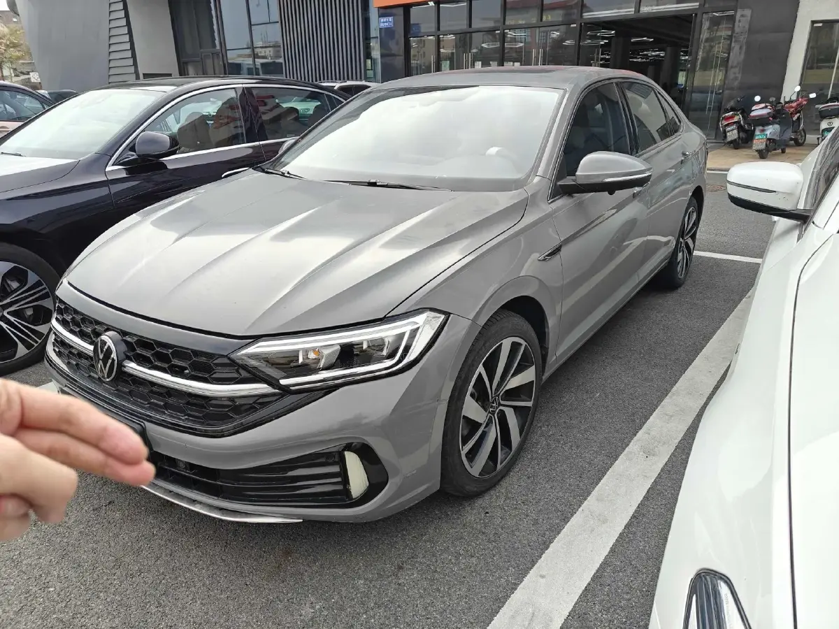 2024 Volkswagen Sagitar 1.5T 160HP L4 7DCT