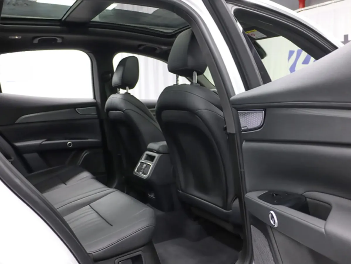 2023 Maserati Grecale 2.0T 300HP L4 8AT,autocango,china used car exporter,china ev exporter,chinese used car exporter,chinese used ev exporter