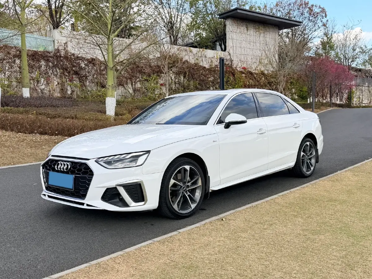 2022 Audi A4L 2.0T 190HP L4 7DCT