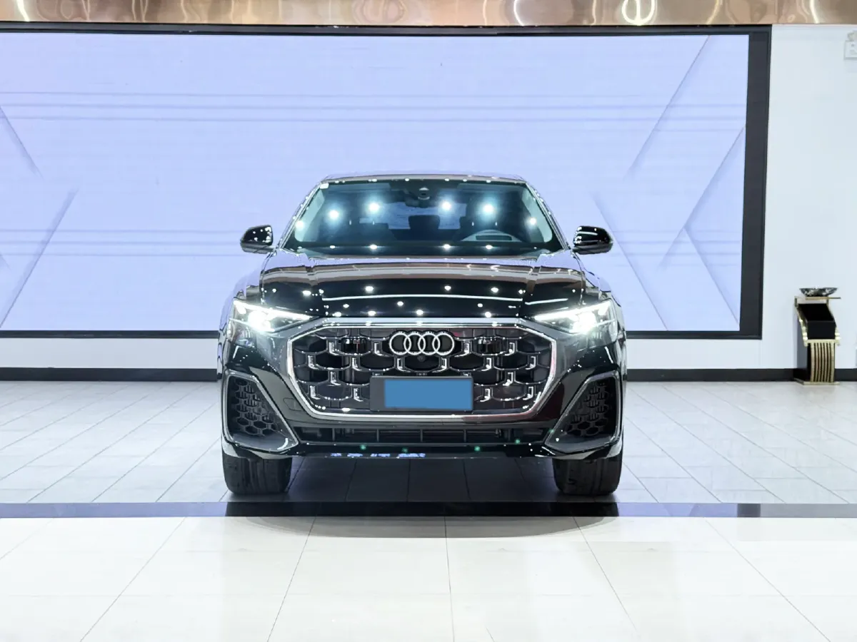 2024 Audi Q8 3.0T 340HP V6 8AT,autocango,china used car exporter,china ev exporter,chinese used car exporter,chinese used ev exporter