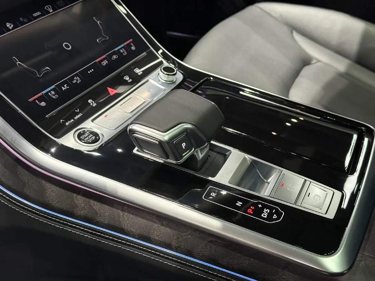 2024 Audi Q8 3.0T 340HP V6 8AT,autocango,china used car exporter,china ev exporter,chinese used car exporter,chinese used ev exporter