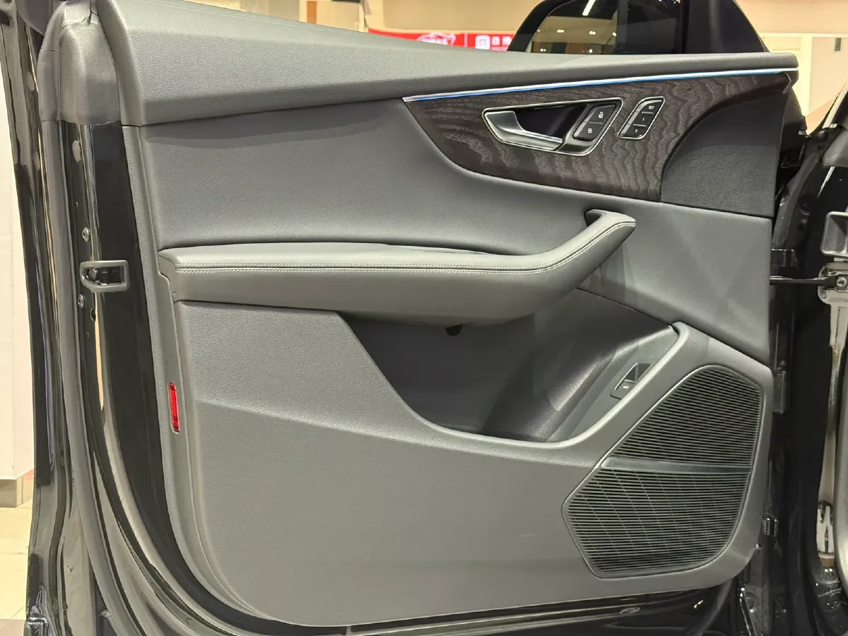 2024 Audi Q8 3.0T 340HP V6 8AT,autocango,china used car exporter,china ev exporter,chinese used car exporter,chinese used ev exporter