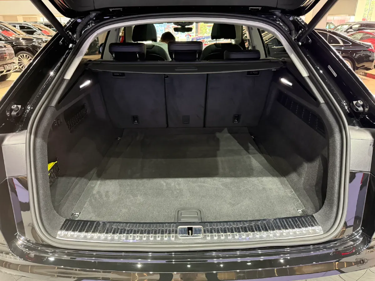 2024 Audi Q8 3.0T 340HP V6 8AT,autocango,china used car exporter,china ev exporter,chinese used car exporter,chinese used ev exporter